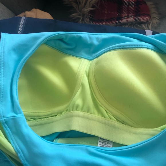 Woman’s Athleta Support Racerback Top, Aqua Blue, Medium - Picture 4 of 7